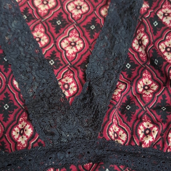 Vintage Black and BurgundGeometric V Neck Women's Top Lace And Velvet Trim Large - Picture 4 of 12